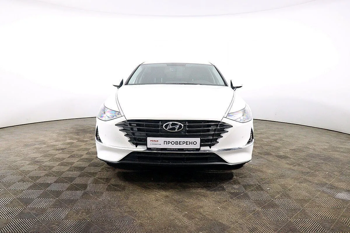 Hyundai Sonata Image 2